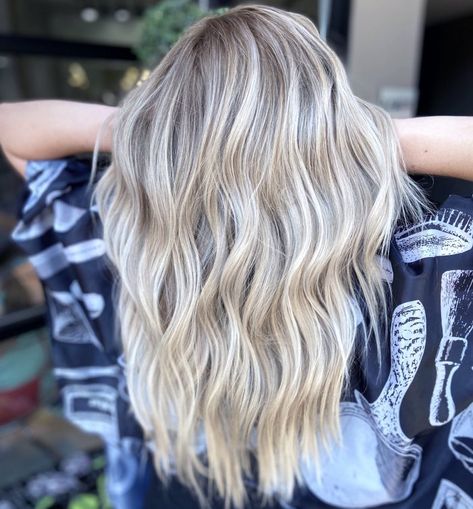 Difference Between Babylights And Highlights, Babylights Vs Highlights, Balayage Vs Babylights, Root Shadowing, Balayage Vs Highlights, Spidey Party, Hair Color Salon, Babylights Blonde, Bayalage Blonde