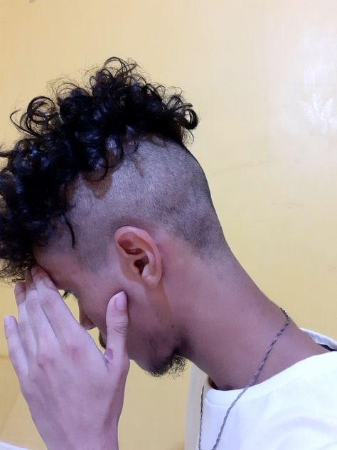 Mc Poze, Men Haircut Curly Hair, Corte De Cabelo Masculino, Undercut, Hairstyle Ideas, Haircuts For Men, Toner, Curly Hair Styles, Hair Cuts