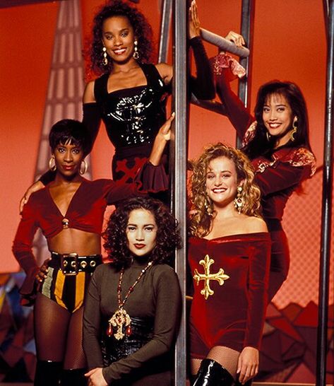 1992 Fly Girls from In Living Color. The show that gave Jlo her first break and was choreograph by Rosie Perez.  G;) Carrie Ann Inaba, In Living Color, Fly Girls, Selena Quintanilla, Fly Girl, Live Colorfully, People Magazine, American Idol, Dancing With The Stars