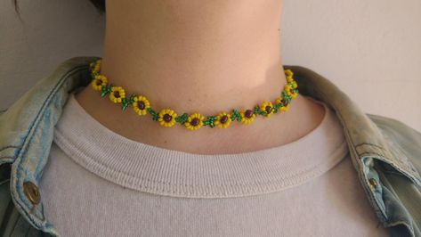 Beaded necklace sunflower Sunflower Necklace Beads, Sunflower Beaded Necklace, Sunflower Beaded Bracelet, Sunflower Necklace, Sunflower Field, Beaded Bracelets Diy, Diy Bracelets, Wire Jewelry, Bead Charms