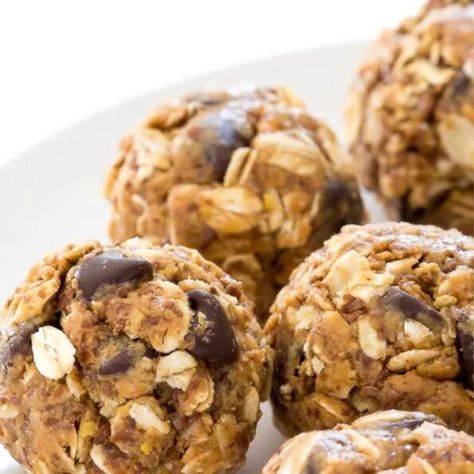 Pioneer Woman Protein Balls Easy Delicious Cookies, Protein Energy Bites, Oatmeal Energy Bites, High Fiber Snacks, Peanut Butter Energy Bites, Protein Balls Recipes, Protein Baking, Cookies Healthy, Breakfast Cookies Healthy