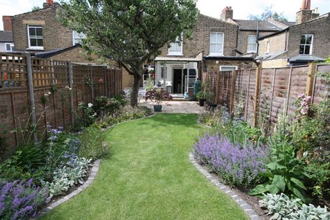 Terrace House Garden Ideas, Garden Ideas Terraced House, Terrace House Garden, Terraced House Garden, London Terrace House, Garden Ideas Uk, Curved Patio, Terrace Garden Ideas, Narrow Garden