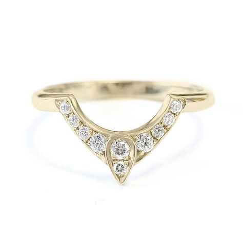 Pear Engagement Rings, Ring Gold Engagement, Gold Engagement Ring Diamond, Band Rings Women, Pear Shaped Ring, Oval Diamond Engagement, Engagement Ring Prices, Couple Wedding Rings, Engagement Ring Diamond