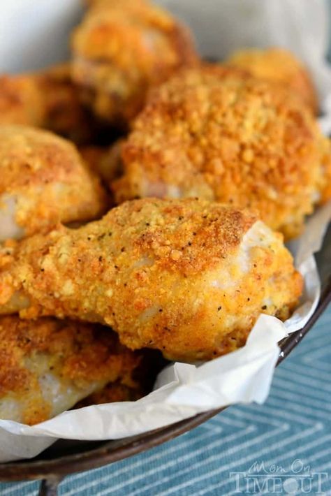 This Buttermilk Ranch Oven Fried Chicken is bound to become a new family favorite! This recipe is perfect for a quick and easy dinner any night of the week! Buttermilk Oven Fried Chicken, Oven Fried Chicken Recipes, Baked Fried Chicken, Best Chicken Marinade, Buttermilk Ranch, Chicken Marinade Recipes, Chicken Mom, Buttermilk Chicken, Oven Fried Chicken