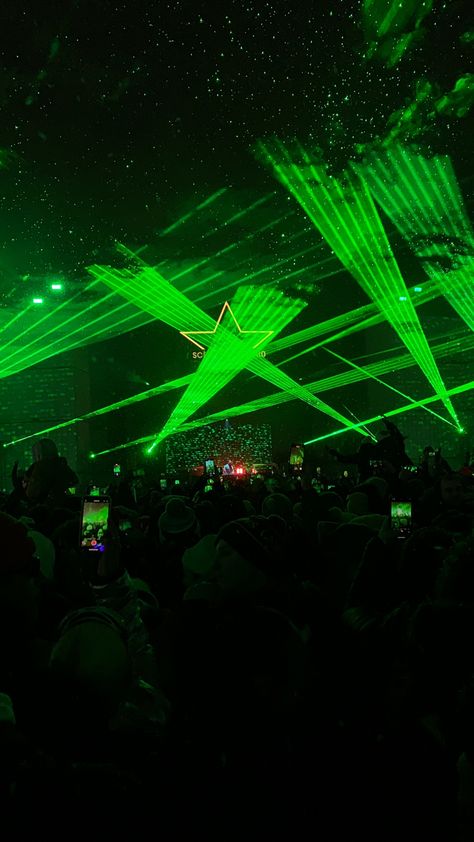 #igloofest #mtl #montreal #tiesto #dj #edm #rave #festival #show #lights #aesthetic Edm Festival Aesthetic, Tomorrowland Aesthetic, Peridot Aesthetic, Raver Aesthetic, Matrix Theme, Rave Lights, Edm Aesthetic, Rave Core, Tiger Crystal