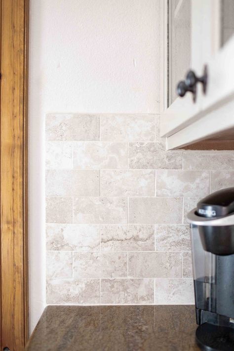 Travertine Subway Tile Backsplash, White Travertine Backsplash, Kitchen With Travertine Backsplash, Ledge Stone Backsplash Kitchen, Fake Stone Backsplash Kitchen, Light Brick Backsplash, Neutral Tile Backsplash, Limewash Kitchen Backsplash, Whitewash Stone Backsplash