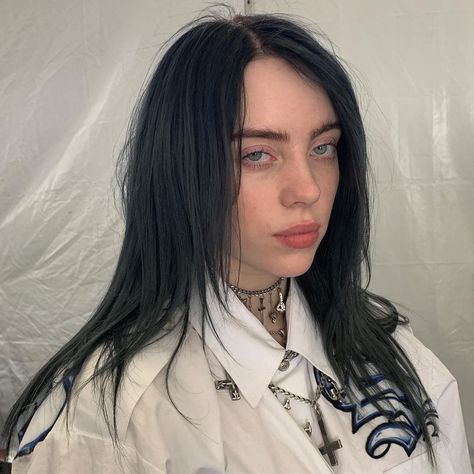 BILLIE EILISH on Instagram: “if i’m not here to love you what am i here for” William Eilish, Billie Eyelash, Quotes Pink, Billie Eilish Vídeos, Hair Color Blue, Six Feet Under, Music Design, Hollywood Celebrities, American Singers