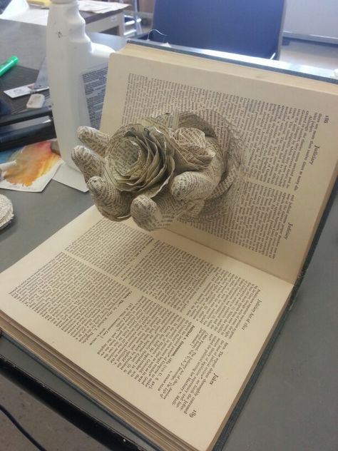 Altered Book Sculpture Art Projects, Book Art Sculptures & Statues, Open Book Sculpture, Book Alteration Art, Book Transformation Art, Art Made Out Of Books, Book Altering Art, Altered Book Ideas, Altered Book Art Ideas