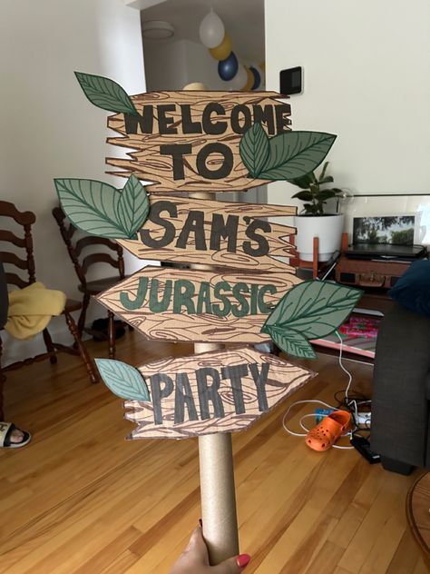 Theme Park Signage, Dino Decorations Party, Jurassic Park Birthday Party Decorations, Dinosaur Party Ideas Decorations, Dinosaur Birthday Party Decorations Diy, Diy Dinosaur Decor Party Ideas, Jurassic Park Decorations, Dinasour Birthday Ideas, Diy Dinosaur Decor