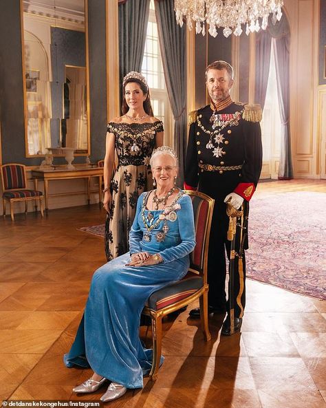 Strange detail spotted in official Princess Mary portrait | Daily Mail Online Blue Velvet Gown, Kroonprinses Mary, Denmark Royal Family, Mary Donaldson, Danish Royalty, Queen Margrethe Ii, Golden Jubilee, Danish Royal Family, Royal Court