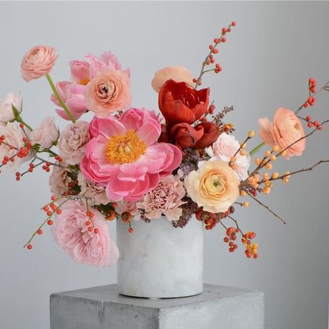 STEM Floral Designs Table Centerpiece Flower, Spring Flower Arrangements, Paper Patterns, Vase Arrangements, Cat Air, Beautiful Flower Arrangements, Deco Floral, Flower Ideas, Center Pieces