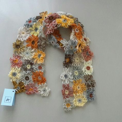 Flower Scarf Design, Crochet Flower Clothes, Flower Crochet Scarf, Flower Sweater Crochet, Flower Crochet Sweater, Crochet Scarf Ideas, Flower Scarf Crochet, Crochet Flower Dress, Sophie Digard Crochet