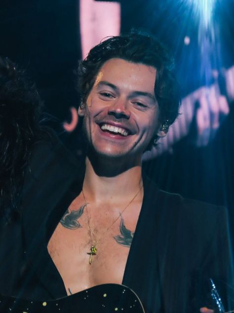 Harry Styles Smiling, Harry Styles Face, Harry Styles Songs, Harry Styles Smile, Harry Styles Imagines, Harry Styles Cute, Harry Styles Wallpaper, Harry Styles Pictures, Harry Styles Photos