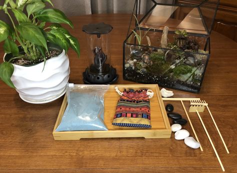 Desktop Zen Garden Diy, Desktop Zen Garden, Garden Escape, Diy Desktop, Zen Gardens, Peaceful Environment, Zen Garden, Diy Garden, Zen