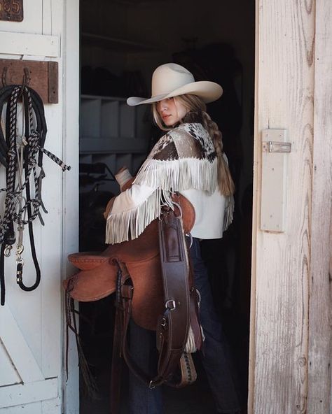 Zuza Isham on Instagram: "Out for a ride, but won’t be back shortly" Western Fashion Editorial, Western Cowgirl Aesthetic, Cowgirl Shoot, Cowboy Camp, Ranch Girl, Urban Western, Grunge Western, Cowboy Chic, Modern Cowgirl