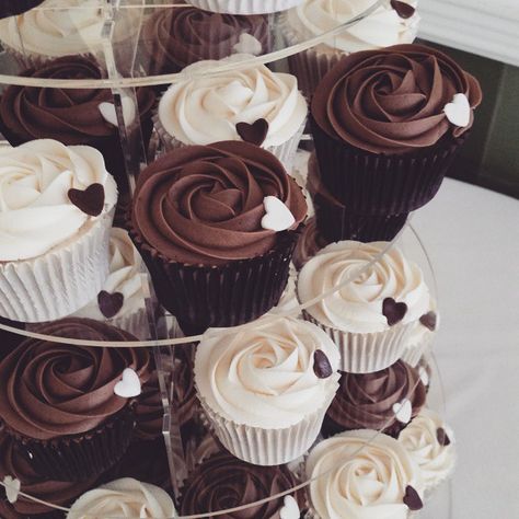 Chocolate Cupcakes For Wedding, Brown And White Cupcakes, Chocolate Bridal Shower Cake, Wedding Cupcakes Chocolate, Chocolate Cupcakes Wedding, Brown And Cream Wedding, Boho Wedding Cupcakes, Chocolate Wedding Cupcakes, Winter Wedding Cupcakes