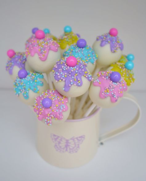 Sprinkle Cake Pops Sprinkle Cake Pops, Ice Cream Cake Pops, Outdoors Quotes, Valentines Cake, Candy Theme Birthday Party, Cake Pop Designs, Cake Pop Decorating, Birthday Cake Pops, Quotes Celebrities