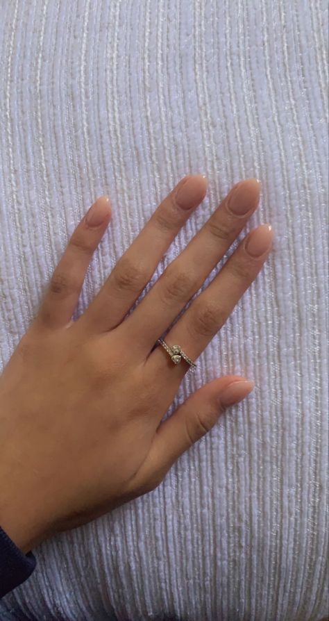 Tan Natural Nails, Nail Inspo For Tan Skin, Nude Tan Nails, Nails For Tanned Skin, Short Nude Almond Nails, Nails On Tan Skin, Nails For Tan Skin, Nude Almond Nails, Natural Almond Nails