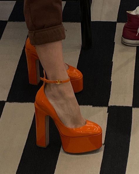 #maisonvalentino #heels #aesthetic #orange #boutique #shopping #fashion #valentino #shoes #highheels Orange Heels Aesthetic, Orange Shoes Aesthetic, Orange Aesthetic Fashion, Orange Clothes Aesthetic, Orange Shoes Outfit, Orange High Heels, Heels Orange, Valentino Heels, Aesthetic Orange