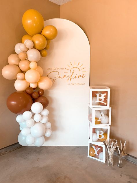 Baby On The Horizon Baby Shower Theme, Ray Of Sunshine Balloon Garland, Boho Sun Backdrop, Minimal Balloon Arch, Ray Of Sunshine Backdrop, Little Ray Of Sunshine Baby Shower Themes, You Are My Sunshine Balloon Arch, Sunshine Shower Theme, Little Ray Of Sunshine Baby Shower Decor