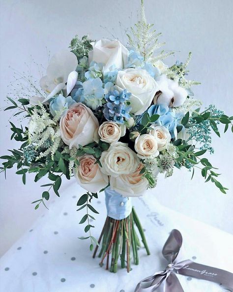 Wedding Theme Ideas Blue, Nikkah Flowers, Blue Wedding Theme Ideas, Wedding Flowers Blue, Wedding Seaside, Blue Wedding Theme, Mum Flowers, Blue Wedding Bouquet, Bridal Bouquet Flowers