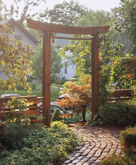 Garden Arbor Ideas, Arbor Ideas, Japanese Garden Decor, Garden Archway, Beautiful Japanese Gardens, Japanese Garden Landscape, Asian Landscape, Meditation Garden, Japanese Garden Design