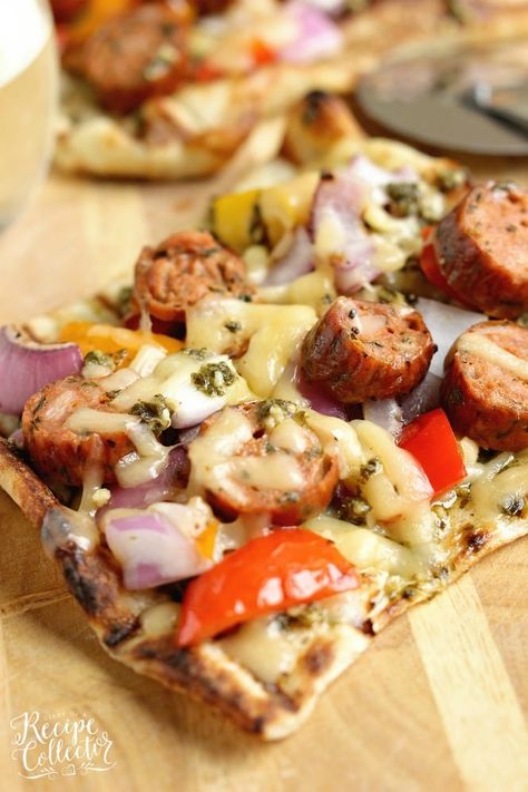 Grilled Sausage Recipes, Sausage Pizza Recipe, Sausage Flatbread, Fall Meal Plan, Sausage Peppers Onions, Pizza Business, Pepper Pizza, Pizza Grill, Chicken Sausage Recipes