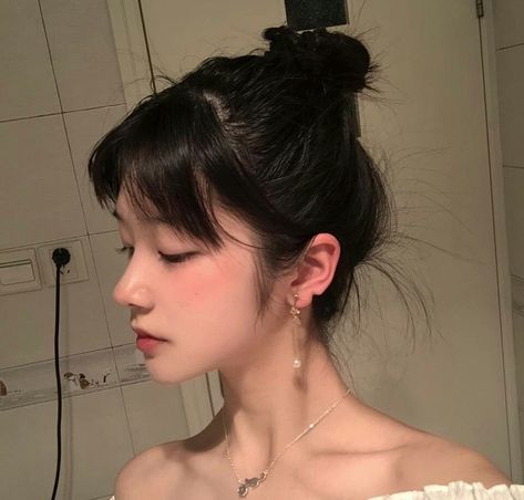 Pretty Nose, Look Grunge, Uzzlang Girl, Girl Short Hair, Grunge Hair, Aesthetic Hair, Ulzzang Girl, Aesthetic Girl, Cute Hairstyles