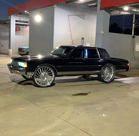 Old School Cars With Rims, Box Chevy On 26s, Box Chevy Caprice, Old School Chevy, Caprice Car, Chevy Caprice Classic, Box Chevy, Chevrolet Sedan, Chevy Ls