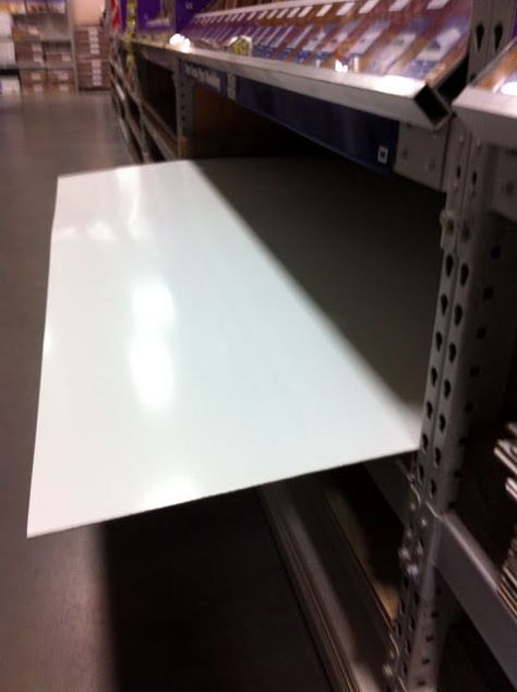 DIY White Boards - so CHEAP! - Buy a 4x8 panel board at home depot or Lowe's and have them cut it into 24 individual white boards for your classroom for about 15 dollars. White Erase Board Ideas, Home Gym Whiteboard, Diy Whiteboard Wall, Organize Desk, Classroom Organizer, Diy Dry Erase Board, Diy Whiteboard, Whiteboard Paint, Fairy Dust Teaching