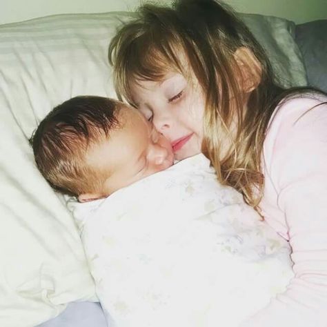 . Older Sister Younger Sister Aesthetic, Old Baby Pictures 2000s, Little Brother Aesthetic, Big Brother Little Sister, Childhood Aesthetic, Childhood Pictures, Baby Sister, Coming Of Age, Women Life