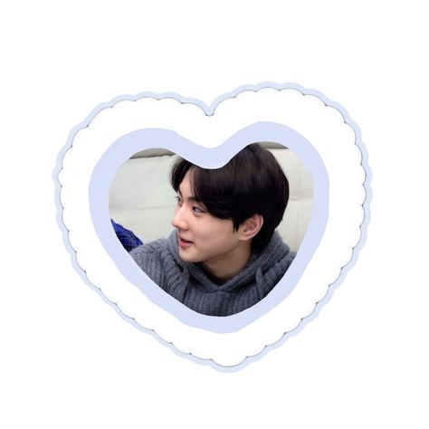 Jungwon Heart, Wallpaper Corazones, Heart Iphone Wallpaper, Phone Ideas, Yang Jungwon, Kpop Edits, 3d Icons, Winter Wallpaper, Couples Icons