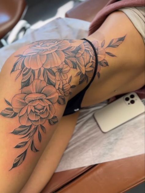 Thigh Piece Tattoos, Side Tattoos Women, Side Thigh Tattoos, Cute Thigh Tattoos, Flower Thigh Tattoos, Hip Thigh Tattoos, Hip Tattoos Women, Tasteful Tattoos, Spine Tattoos For Women