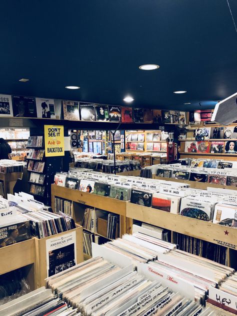 Easy Street Records Seattle, Washington Easy Street Records Seattle, Record Store Aesthetic, Easy Home Decor Diy, Easy Home Decor Ideas, Cheap Home Decor Ideas, Store Aesthetic, Home Decor Cheap, Cheap Diy Home Decor, Record Display