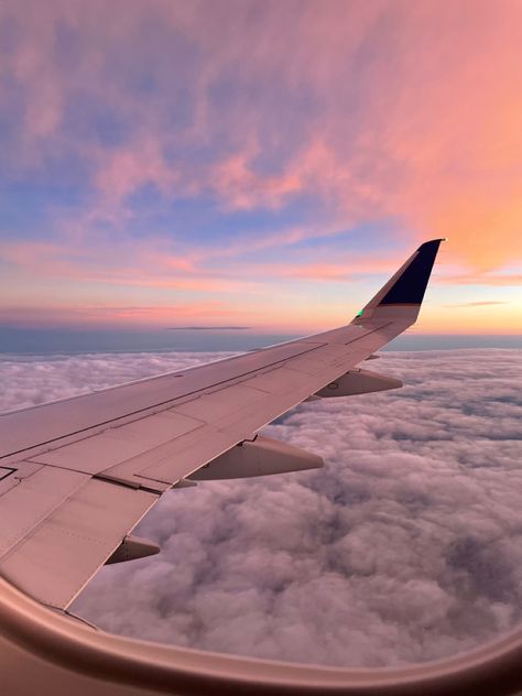 #flight #sunset #clouds #breathtaking Best Caribbean All Inclusive, Caribbean All Inclusive Resorts, All Inclusive Resorts For Families, Caribbean All Inclusive, Cancun All Inclusive, Plane Photos, Vision Board Examples, Airplane Wallpaper, Airport Aesthetic