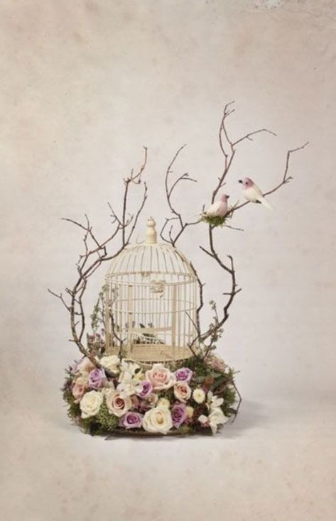 Decorating Chandeliers, Tafel Decor, Bird Cage Decor, Bird Cages, Deco Floral, Centre Pieces, Ikebana, Design Floral, Bird Cage