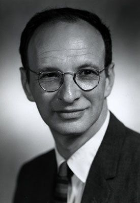 Urie Bronfenbrenner - psychologist, known for developing his Ecological Systems Theory & Head Start program Urie Bronfenbrenner Theory, Bronfenbrenner’s Ecological Model, Urie Bronfenbrenner, Ecological Systems Theory, Meta Learning, Systems Theory, Graphic Design Infographic, Mental Health Counseling, Grad School