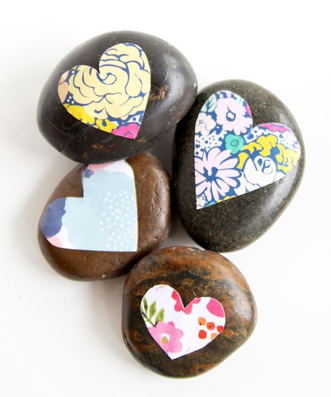 Decorate some pretty stones for your garden or desktop with a little bit of decoupage. It's easy to Mod Podge on rocks! How To Mod Podge, Mod Podge Projects, Painting 101, Mod Podge Crafts, Rock Painting Tutorial, Rock Painting Ideas, Painted Rocks Kids, Vbs Crafts, Sharpie Art