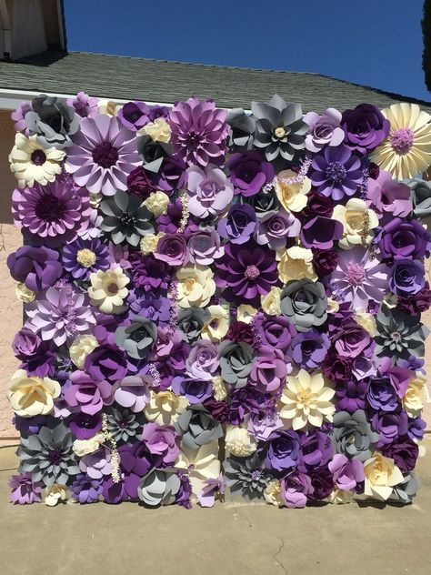 Backdrop With Paper Flowers, Paper Flower Wall Backdrop, Purple Paper Flowers, Purple Flower Wall, Backdrop Purple, Paper Flower Backdrop Diy, Flower Walls, Flower Wall Backdrop, Large Paper Flowers