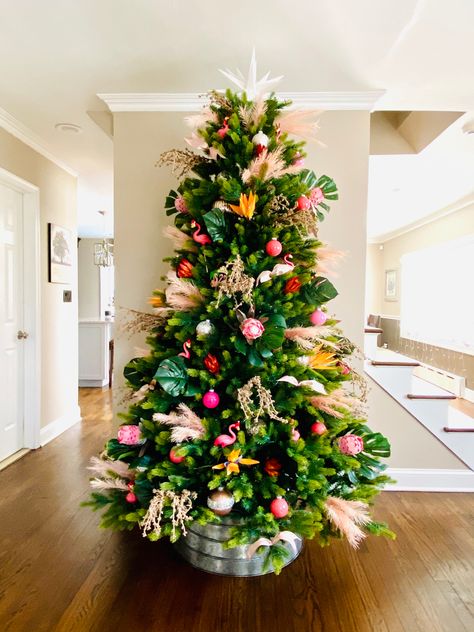 Tiki Christmas Tree, Island Christmas Tree, Flamingo Christmas Tree Ideas, Florida Christmas Tree, Palm Tree Christmas Trees, Christmas Luau, Hawaiian Christmas Tree, Tropical Christmas Decorations, Airbnb Furniture