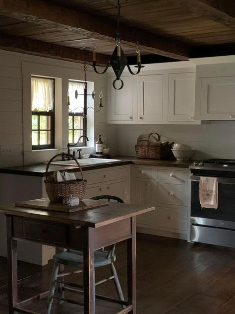 Colonial Style Kitchen Ideas, White Colonial Kitchen, Austere Interior, Phoebe Troyer, Colonial Revival Kitchen, Primitive Colonial Kitchen, Primitive Kitchen Cabinets, Shaker Interior, Primitive Country Kitchen