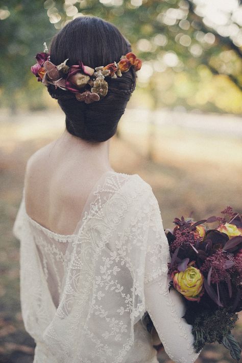 Autumn Wedding With A Touch Of Vintage - Autumn wedding hair. Autumn bridal hair Rik Pennington Photography Fall Flower Crown, Fall Wedding Photography, Fall Wedding Hairstyles, Diy Flower Crown, Autumn Bride, Flowers In Her Hair, Mod Wedding, Floral Crown, Gorgeous Wedding