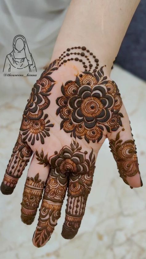 Dubai Henna Designs Back Hand, Front Hand Mehndi Designs Khafif, Easy Mahendiii Design Front Hand, Khafif Mehndi Design Front Hand Easy, Front Right Hand Mehndi Designs, Simple Khafif Mehndi Designs, Jumka Mehandi Designs, Mahendiii Design Front Hand, Mahendiii Design Simple