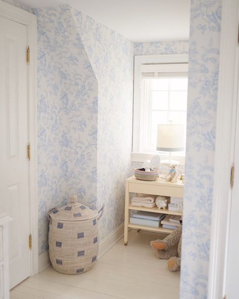 Blue And White Nursery, Blue And White Wallpaper, Nursery Room Boy, Nursery Room Inspiration, White Nursery, Blue Nursery, Baby Room Design, Nursery Inspiration, Kids Room Design