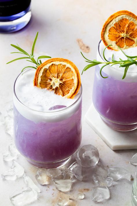 Empress Gin Cocktail, Gin Sour Recipe, Empress Gin, Homemade Beef Stew Recipes, Girls Night Drinks, Blue Gin, Summer Mocktails, Butterfly Pea Flowers, Cocktail Gin