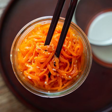 Korean Carrot Salad Recipe, Korean Pickled Carrots, Korean Salads, Korean Carrot Salad, Korean Carrot, Korean Banchan, Asian Sides, Asian Salads, Carrot Dishes