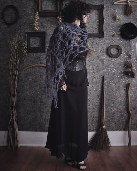 🕸 𝒪𝓊𝓇 𝒲𝒾𝒹𝑜𝓌 🕸 (@ourwidow) • Instagram photos and videos Goth Knitting, Knitting Patterns Scarf, Knitting For Dummies, Crochet Bat, Scarf Knitting Pattern, Goth Witch, Crochet Skirt Pattern, Scarf Knitting, Victorian Clothing