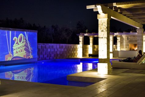 Cinema Idea, Outdoor Cinema, Outdoor Movie, Backyard Retreat, Luxury Rentals, Holiday Villa, Garden Pool, Dream House Exterior, Villa Design