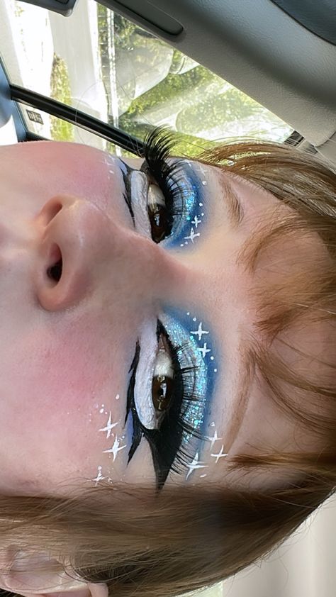 Shark Inspired Makeup, Blue Cat Makeup, Blue Drag Makeup Looks, Sonic Makeup Look, Shark Makeup Look, Blue Gyaru Outfit, Blue Cosplay Makeup, Blue And White Makeup Looks, Blue Drag Makeup