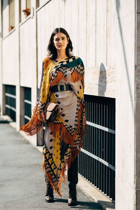 Milan Fashion Week Street Style Spring 2019 | POPSUGAR Fashion Leila Yavari, Florida Vibes, Boho Street Style, Arty Fashion, World Street, Milan Fashion Week Street Style, Popsugar Fashion, Women Street, Spring Street Style